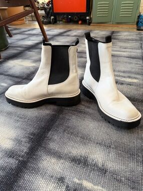 Sam Edelman Laguna White Leather Chelsea Ankle Boots with Black Elastic Panels